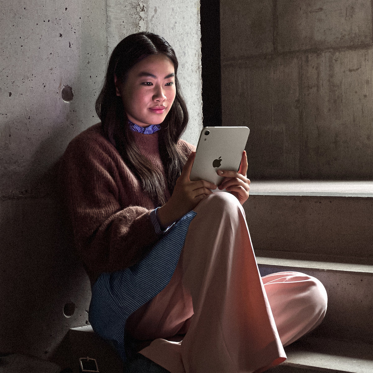 iPad_mini_A20_Pro_Cellular_Starlight_PDP_Image_Position_9__TH-TH